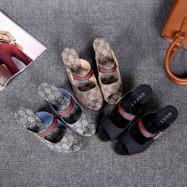 G U C C I
Series mx77CG520