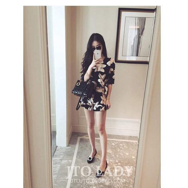 

Black lily flower - 32806