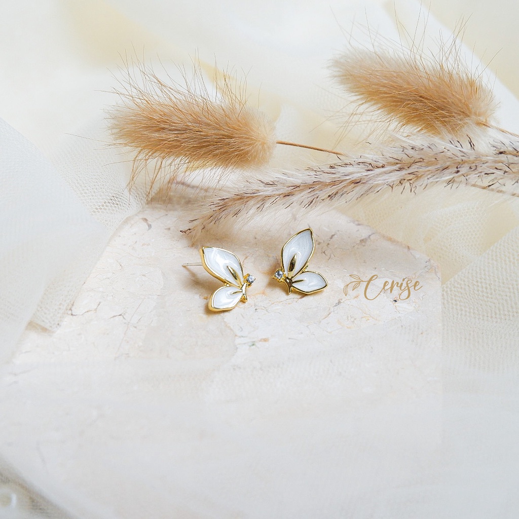 Lylia Earrings | Anting tusuk kupu-kupu korea putih cantik aksesoris wanita trendy stylish