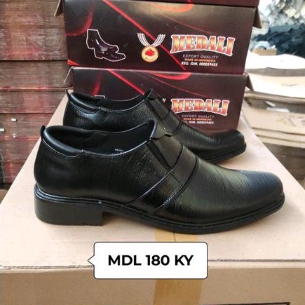 Sepatu kulit pria pantofel kantor sepatu kerja formal tampil lebih keren