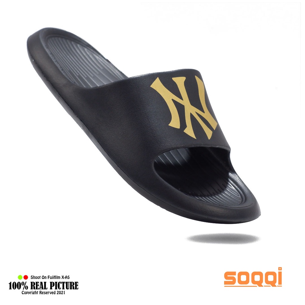 Sandal slop pria karet distro original import korea sendal selop slip on cowok laki-laki dewasa model slipon slide flat kwalitas terbaik Soqqi Komin 080 NYX terbaru promo lebaran keren cod murah 40-44