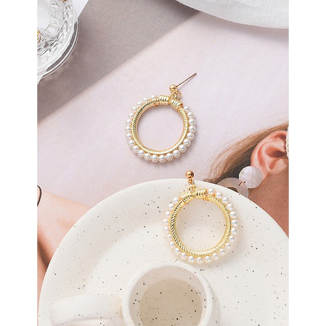 LRC Anting Tusuk Fashion Golden Pearl Circle Alloy Hollow Earrings K35093