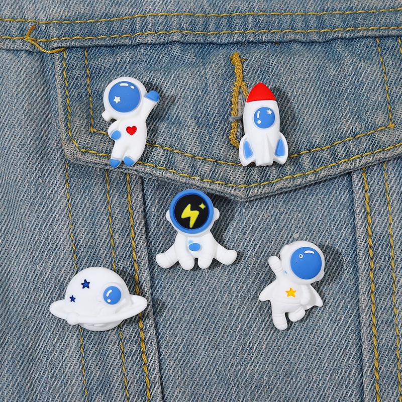 Pin Bros Bentuk Astronot Luar Angkasa Untuk Aksesoris Pakaian