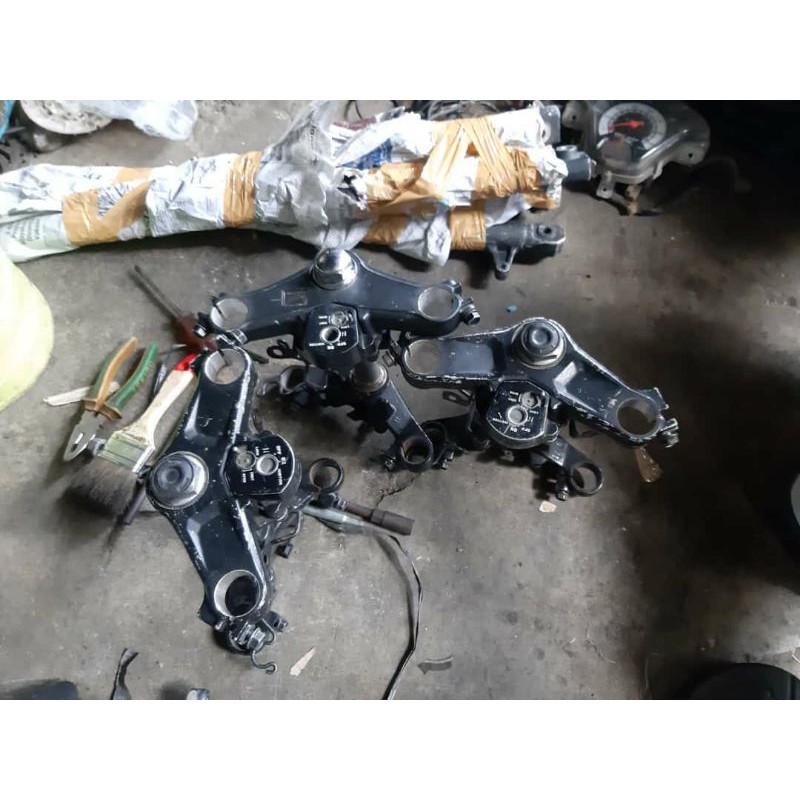 SEGITIGA T ATAS BAWAH HONDA NEW CBR 150 LED ORI COPOTAN