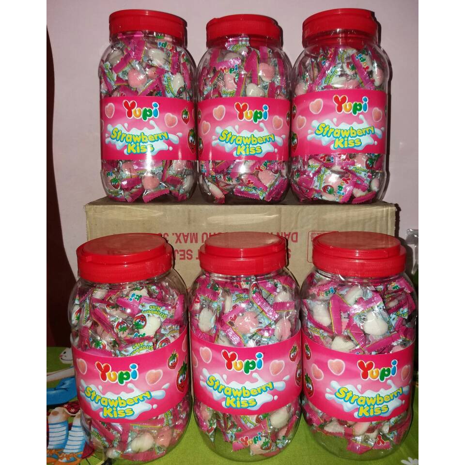 

YUPI Kiss Permen Yupi Strawberry Kiss Yupi karton Grosir Yupi Murah isi 6 Toples Yupi Dus