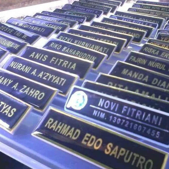 

Nama dada / papan nama / nametag peniti