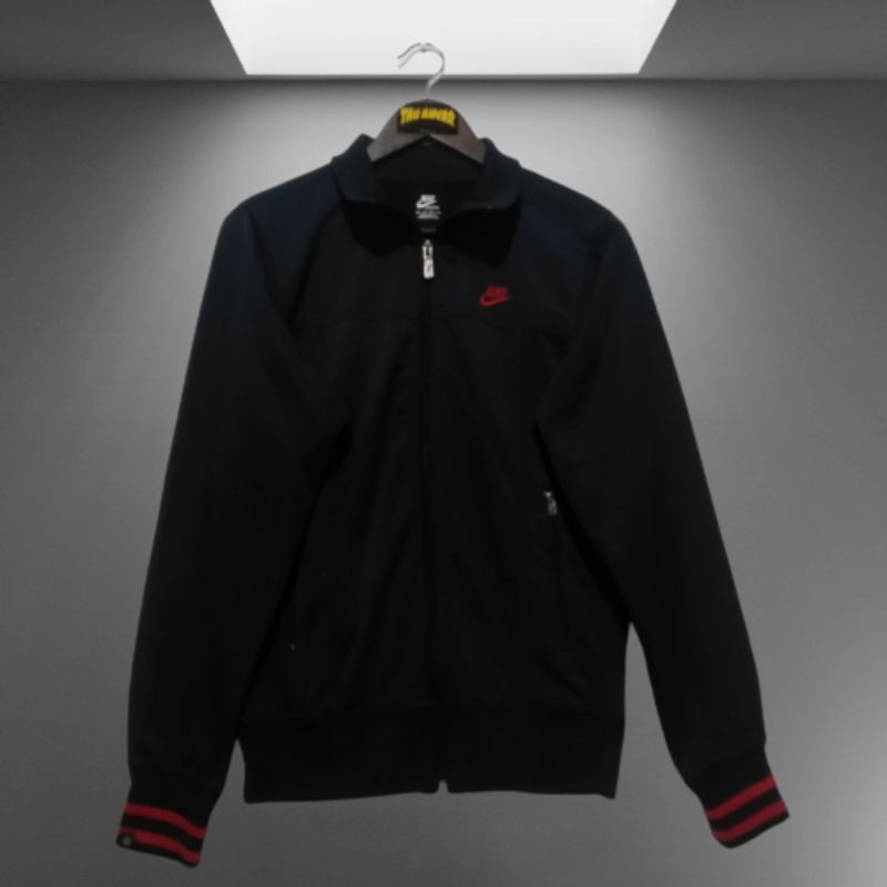 tracktop nike second