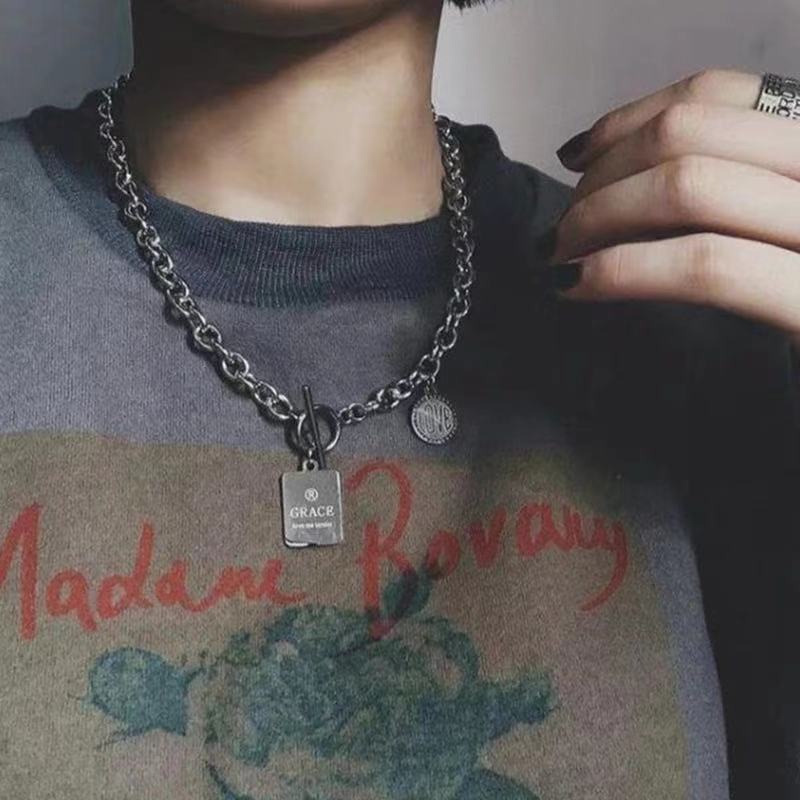 Kalung Rantai Klavikula Pendek Liontin Bulat Persegi Tulisan Gaya Hip Hop Hong Kong Punk Untuk Pria Dan Wanita