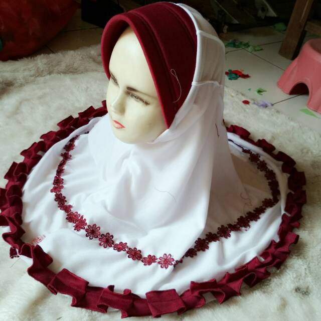Jilbab sekolah + nama+renda bunga+gotik