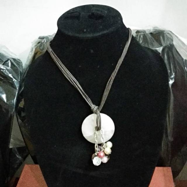 Manekin kalung