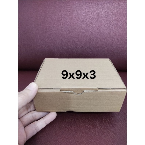 

kardus diecut ukuran 9x9x3
