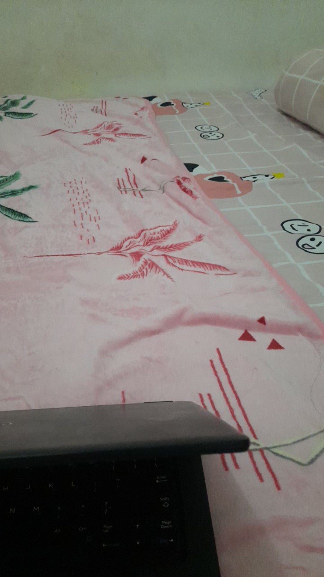 Selimut Kintakun Micro Flannel 160x200 Queen - Spongebob Brenda Graciela Kezia Victor Slmt160dlx