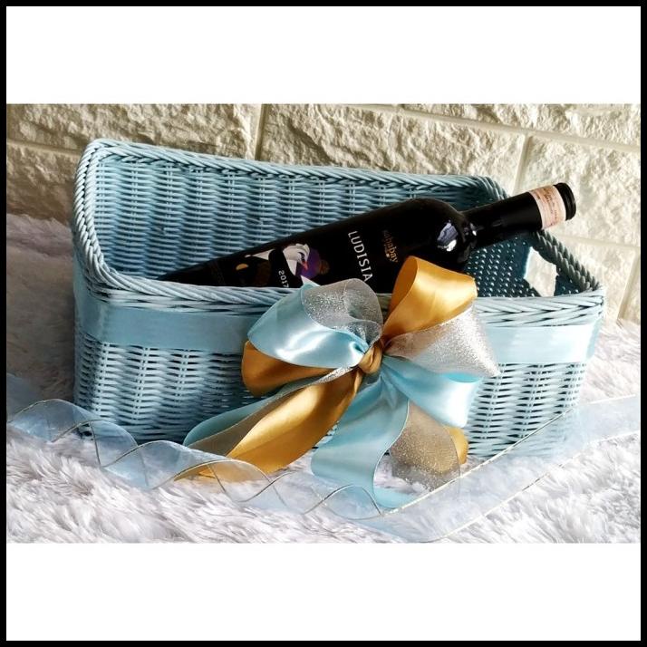 

Keranjang Rotan Kotak ,Hampers /Parcel Dengan Hiasan Pita Cantik