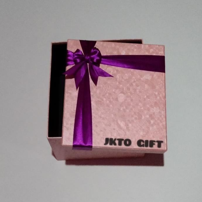 

Premium Product!!! Kotak Kado/Gift Box Ukuran 28,5*25,5*18,5 - Paling Diminati
