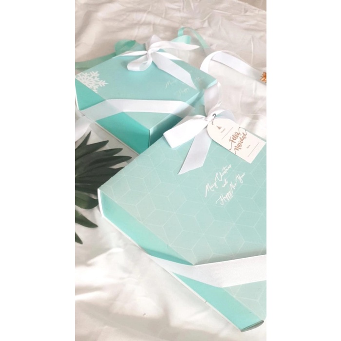 

BOX NATAL TEMA TIFFANY N CO UKURAN 21x21x7cm