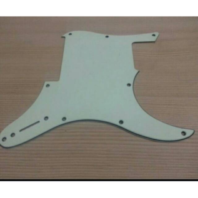 Pickguard Yamaha pacifica 1
