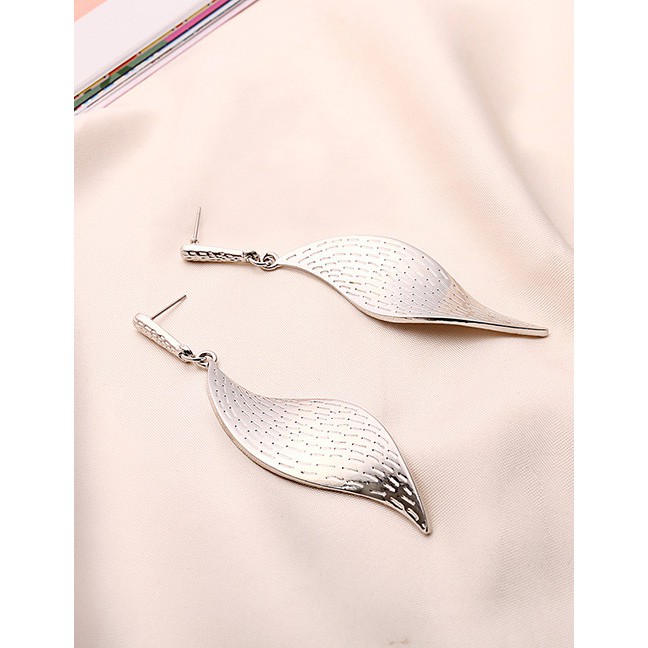 LRC Anting Tusuk Fashion Color Leaf Shape Decorated Earrings E7546X