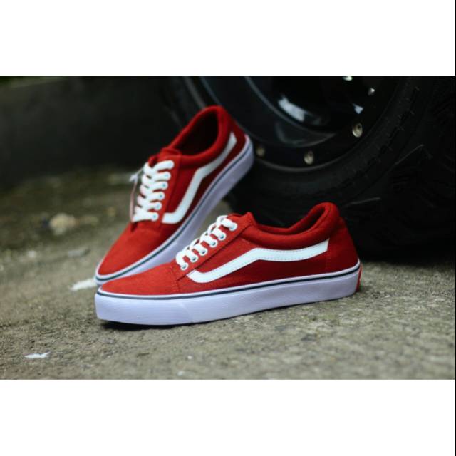 vans maroon sneakers
