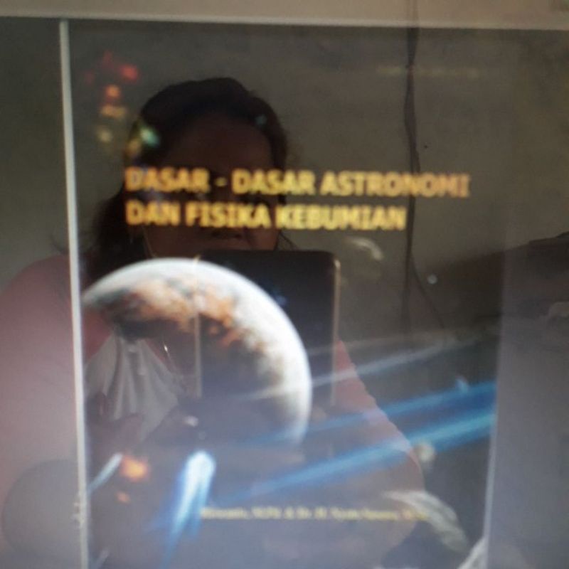 Dasar-dasar astronomi dan fisika kebumian