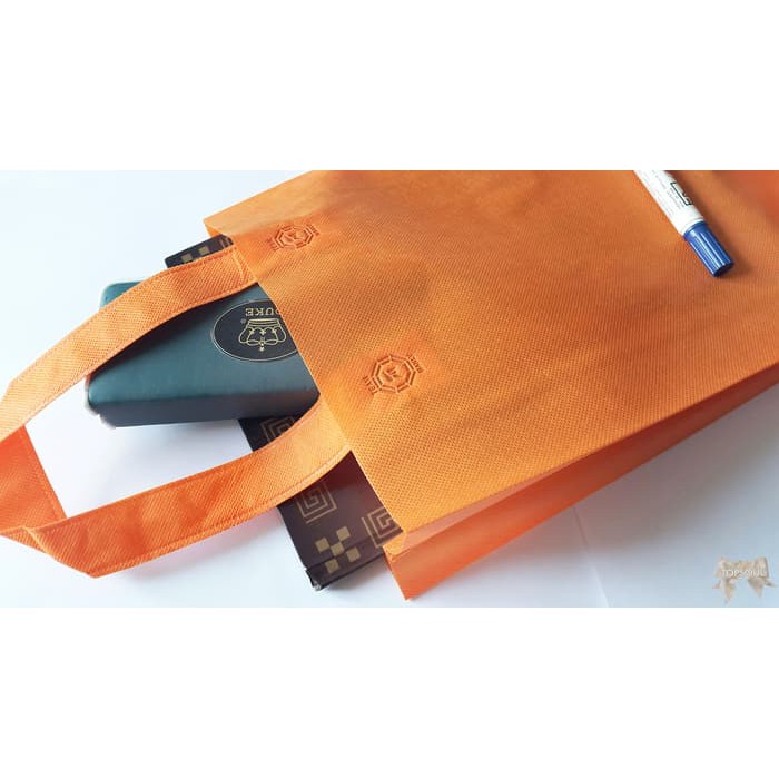 

Murah Tas Kain Spunbond 25x35 / Goodie Bag / Promosi / Souvenir / UlangTahun - Orange Elegan