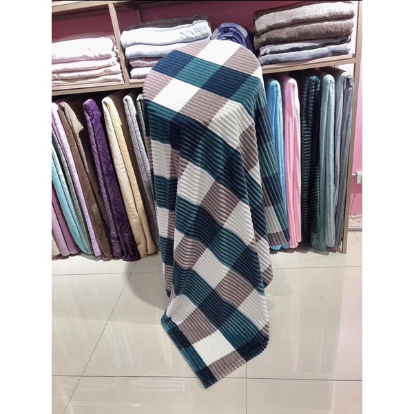 Selimut Bulu Dewasa Super Lembut Salur Emboss 3D Motif Tebal Ukuran 150x200 Terbaru Terlaris