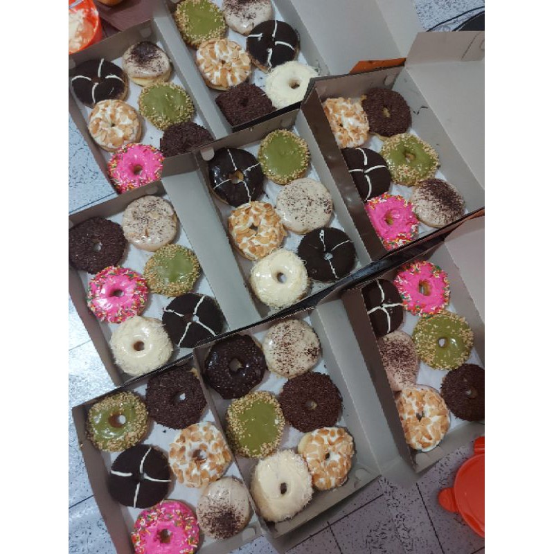 

Donat 1box isi 6