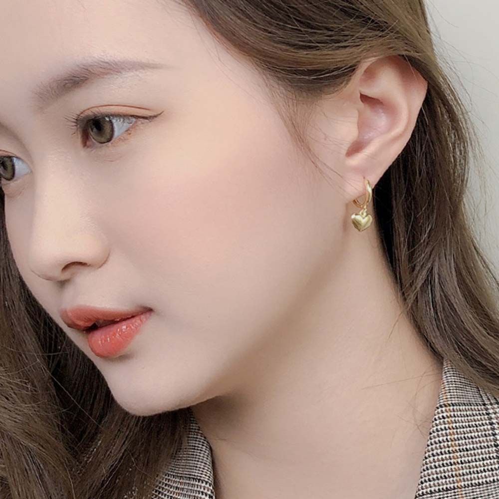 Anting Stud Liontin Hati Menjuntai Bahan Alloy Warna Silver Gaya Punk Korea Untuk Wanita