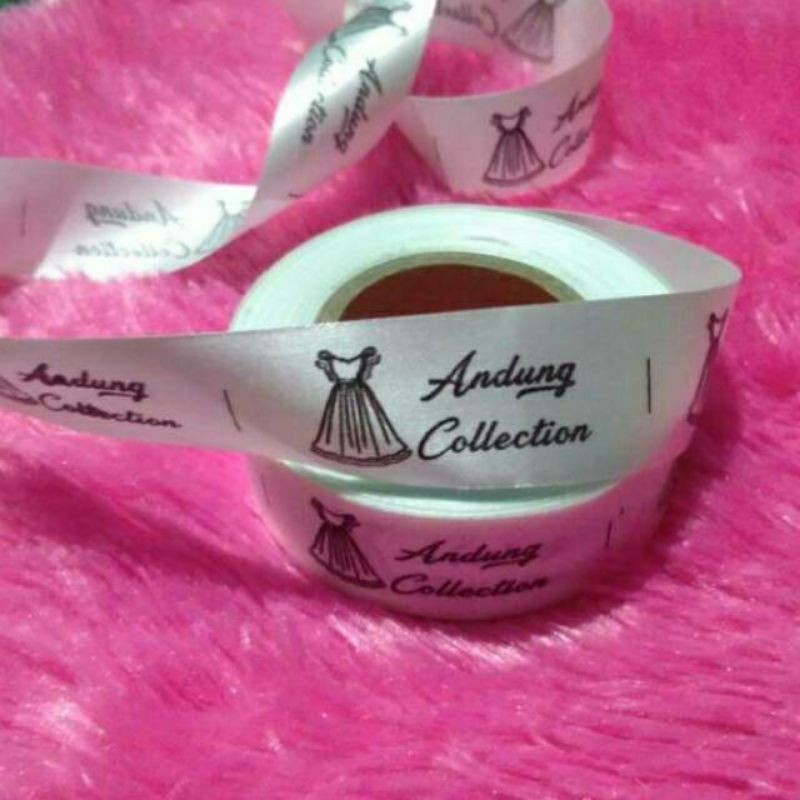 

LABEL PITA SATIN PREMIUM UNTUK BAJU HIJAB 350PCS CUSTOM FREE DESIGN