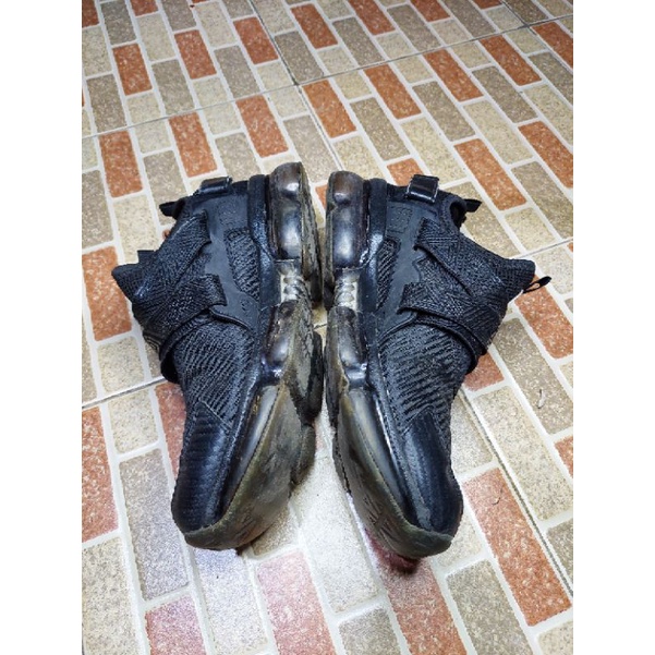 sepatu anta x Marvel