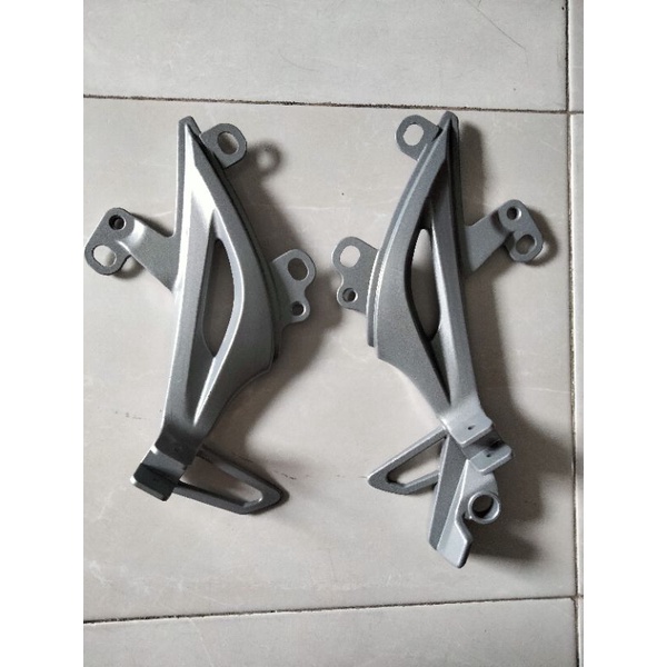 Dudukan Footstep/Injakan Kaki belakang supra x 125 helm in