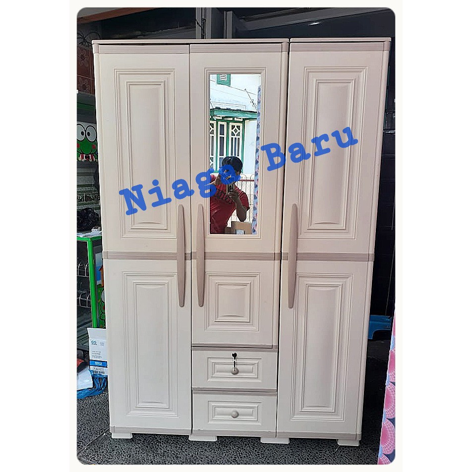 Lemari Plastik Luxury 3 Pintu Kaca LEMARIWEUH