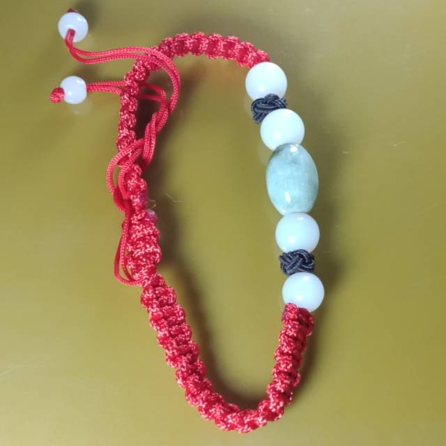 Gelang giok tali merah