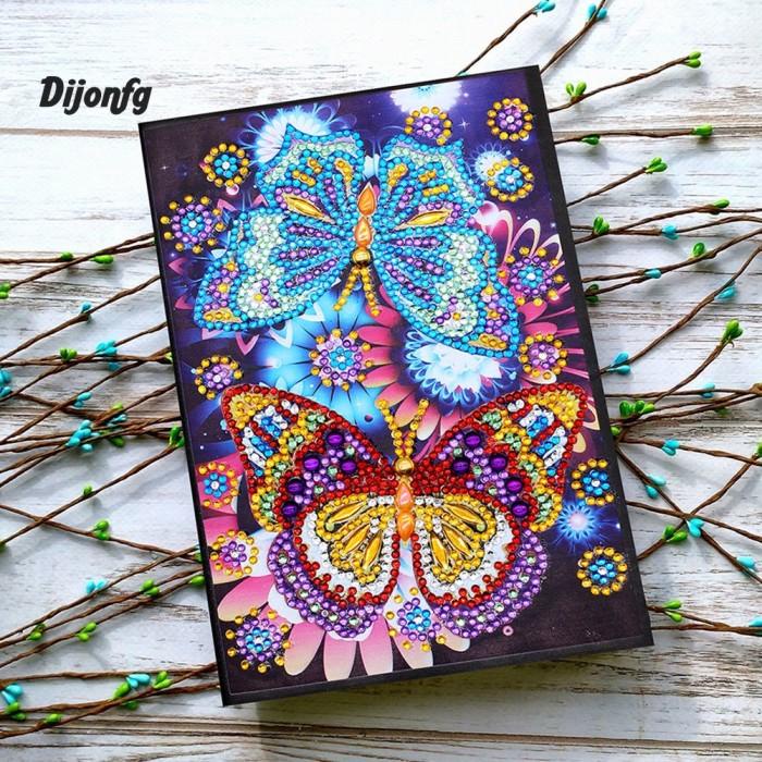

Di Buku Notebook/Jurnal dengan Cover Lukisan Diamond Painting Ukuran