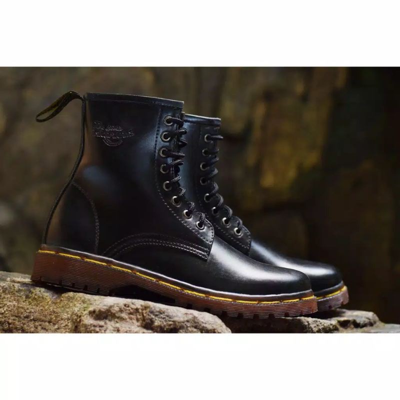 Harga Doctor Martens Boots Terbaru Jul 2026 | BigGo Indonesia