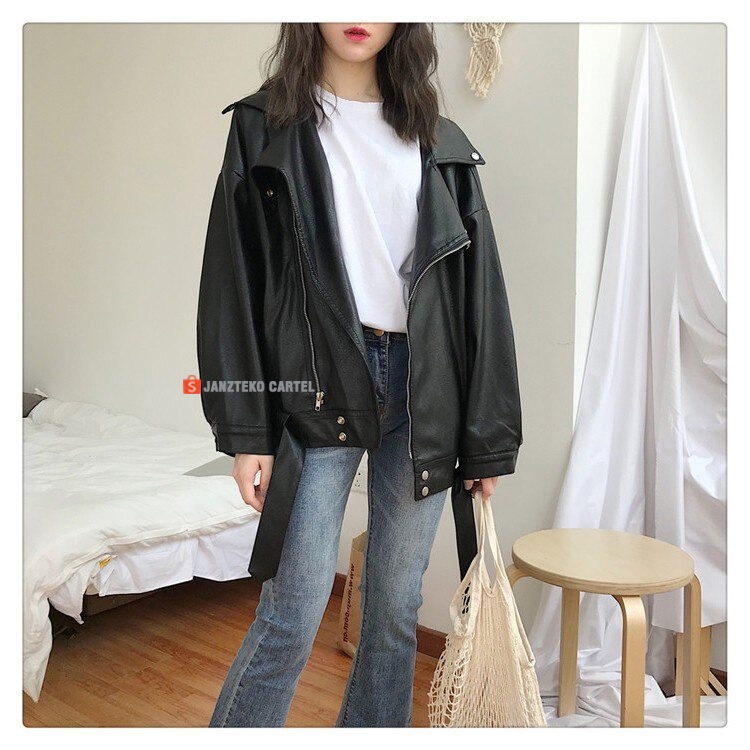 JNK x LOVI - Jaket Oversize Wanita Semi Kulit Sintetis Viena Faux Synthetic Leather Jacket Women Big Size Oversized Besar Rock N Roll Rocker Ladies Girls Outfit Hijab Korea KPOP Style Longsleeve Tangan Panjang Sabuk Saku Pocket Zipper Resleting Biker 2021