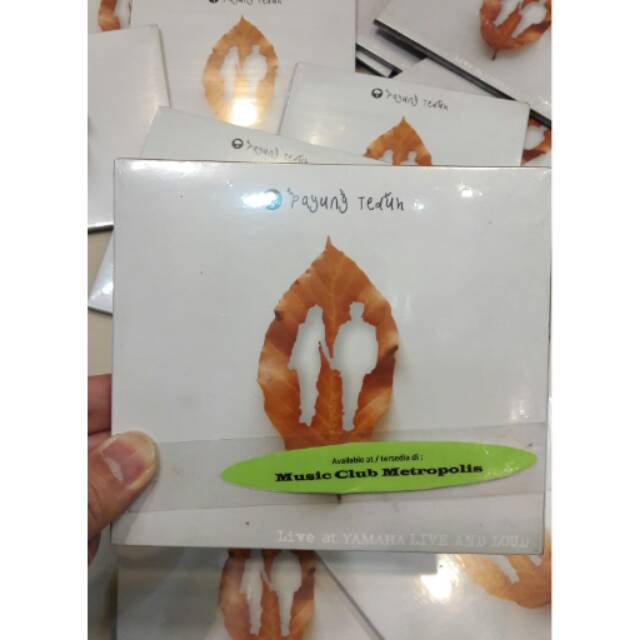 CD PAYUNG TEDUH - LIVE AND LOUD (2017)