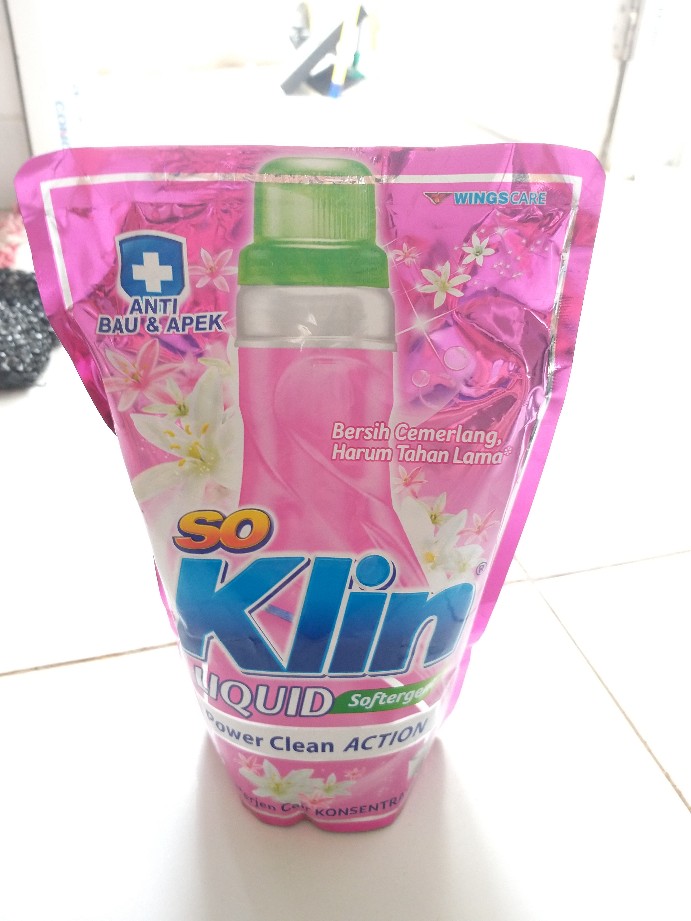 Termurahh,..soklin Liquid Detergent Pouch - 750ml