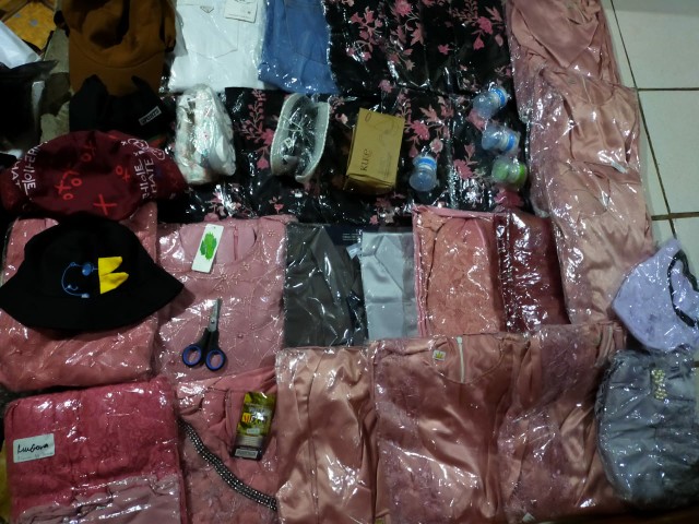 Kemeja Batik Pria Modern Motif Wayang Hitam Putih Cream