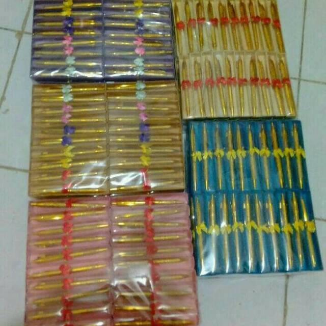 

Souvenir pernikahan pulpen bok warna gold