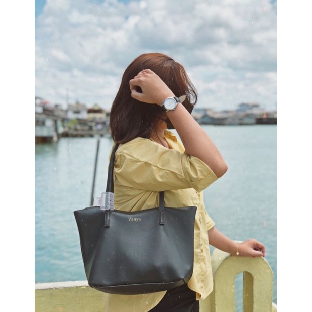 Initial kirei Bag Black
