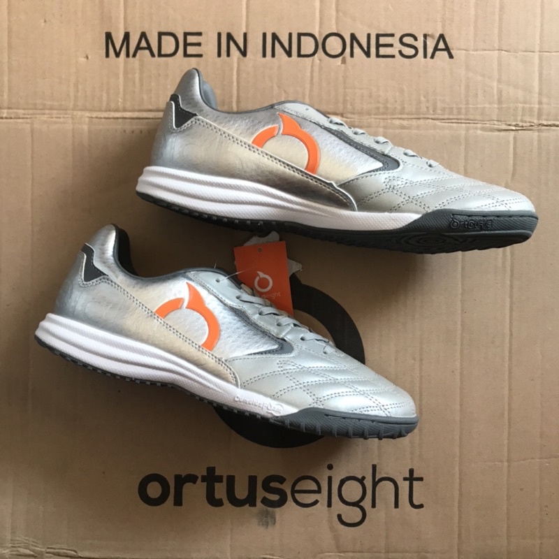 Sepatu Futsal Ortuseight Forte Luminare IN (Silver)