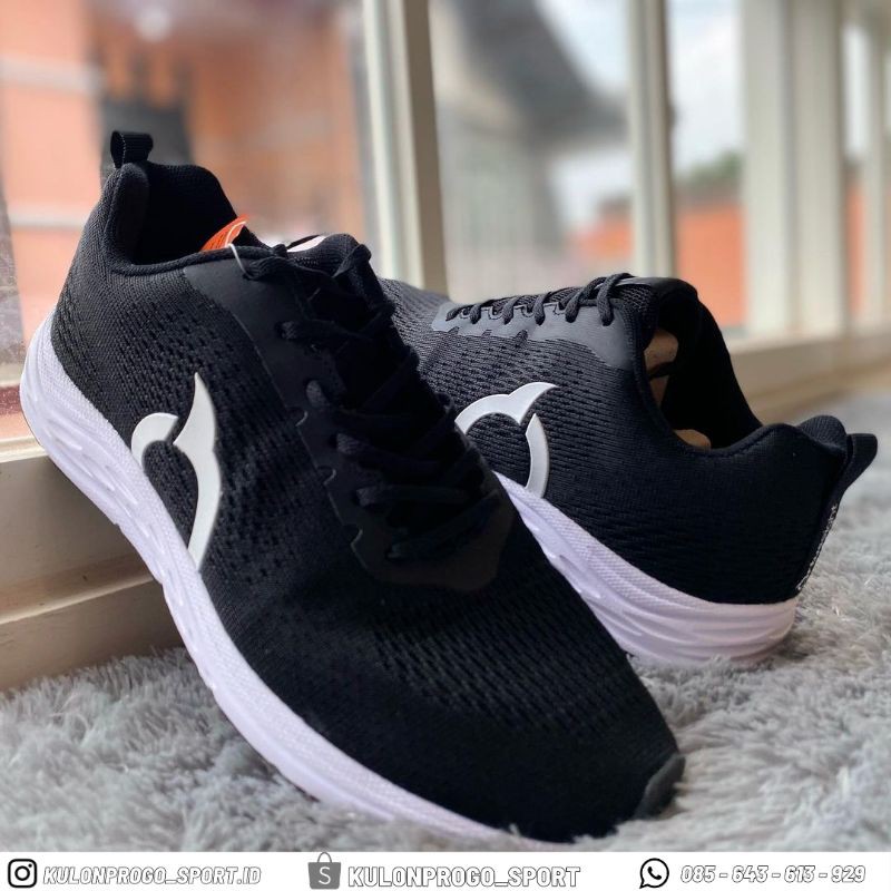 Sepatu Running Ortuseight Vector Black / White