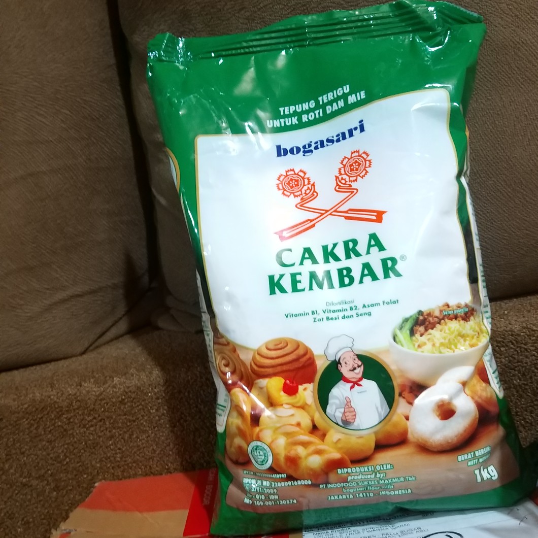 Cakra Kembar Tepung Terigu Protein Tinggi Untuk Kue Dan Mie 1kg Shopee Indonesia