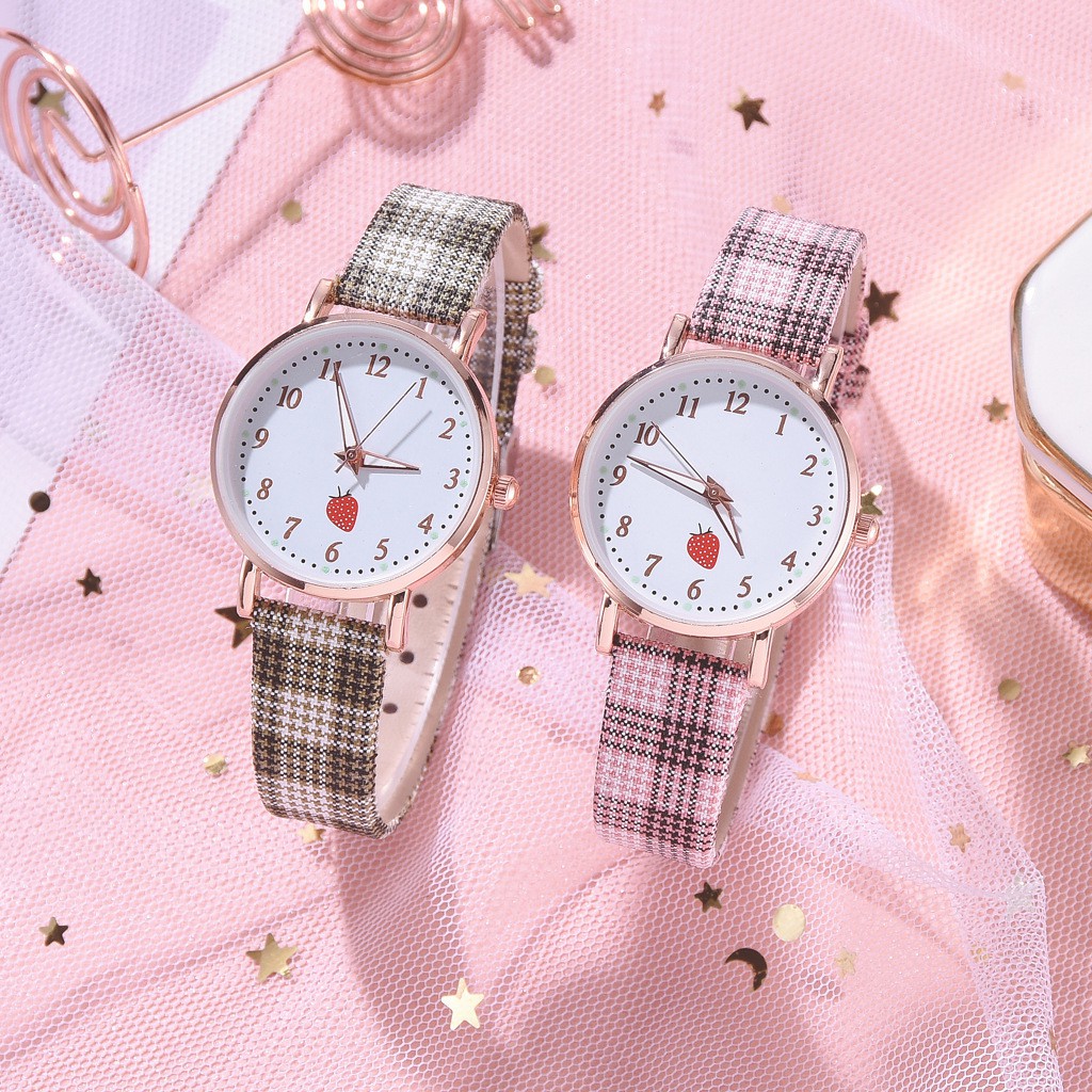 Jam Tangan Wanita Quartz Analog Motif Strawberry Dengan Tali Kotak-Kotak Lucu Korean Fashion Import