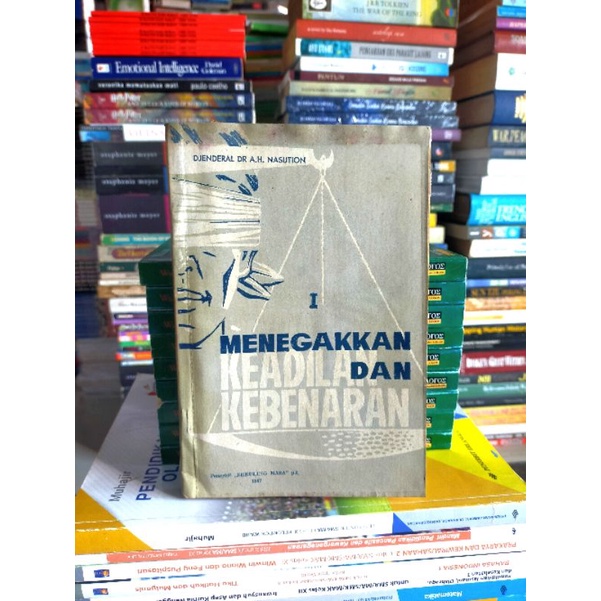 

Buku Lawas : MENEGAKKAN KEADILAN DAN KEBENARAN 1 - A .H.Nasution