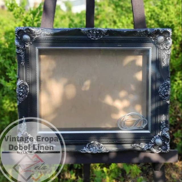 Pigura mahar ukir belgi warna hitam silver uk. 30x40 / frame mahar vintage eropa hitam silver
