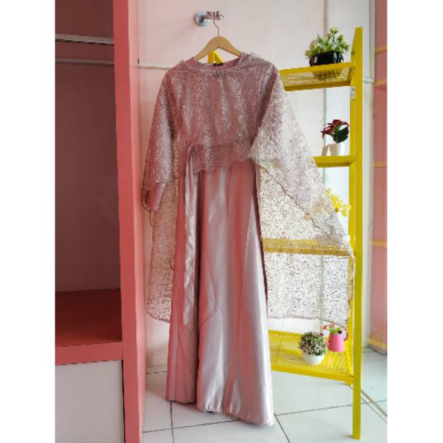 Baju pesta mutiara