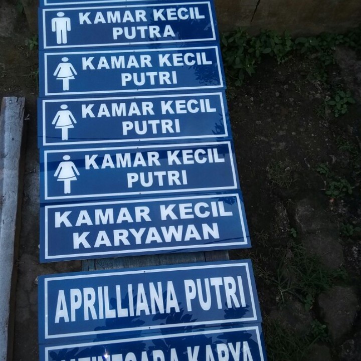 papan nama ruang kelas akrilik / acrylic