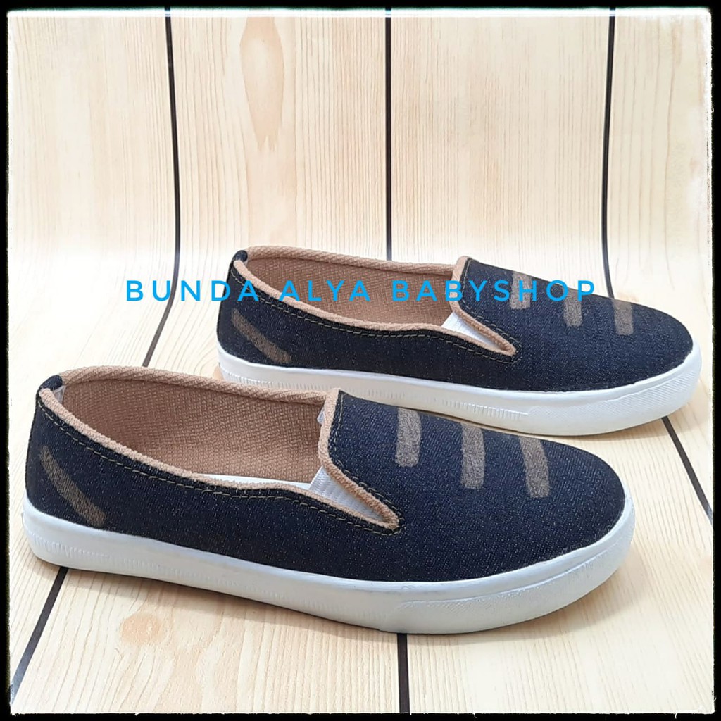 Sepatu Anak Jeans Usia 1 4 5 6 7 Tahun Jeans Alas Karet Size 22 - 35 Jeans HITAM - Sepatu Anak Cewek DenimAntiLicin