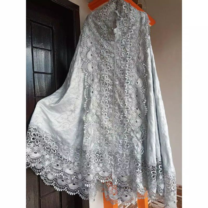 MUKENAH DEWASA TERBARU MUKENAH SUTRA PRADA RENDA SEROJA PREMIUM (ABU) //PROMO COD TERMURAH